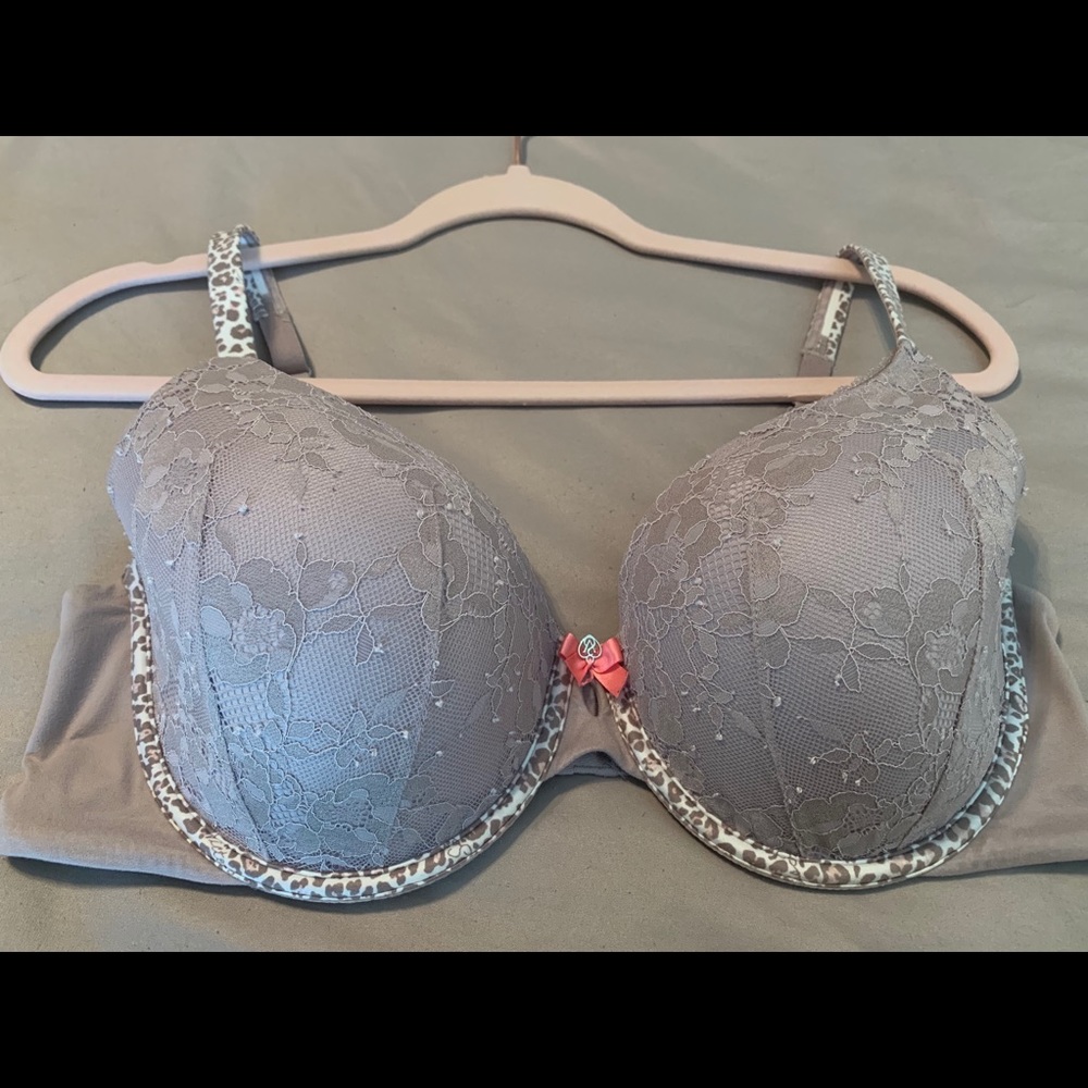 Victoria’s Secret Perfect Coverage Lace Bra 38D